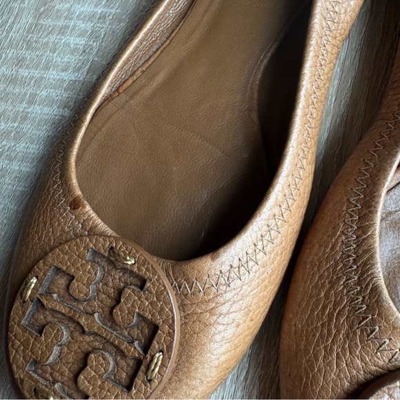 Tory Burch Travel Leather Flats with Leather Logo Ballet Flats - Picture 3 of 7